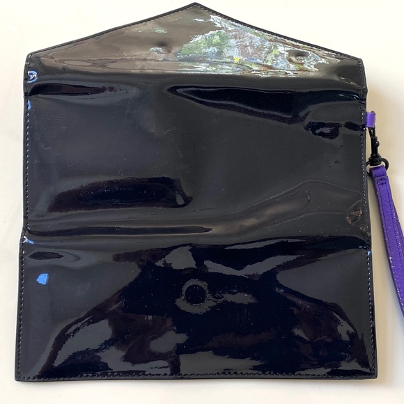 Marc Jacobs Envelope Patent Leather Wristlet - Picture 4 of 6